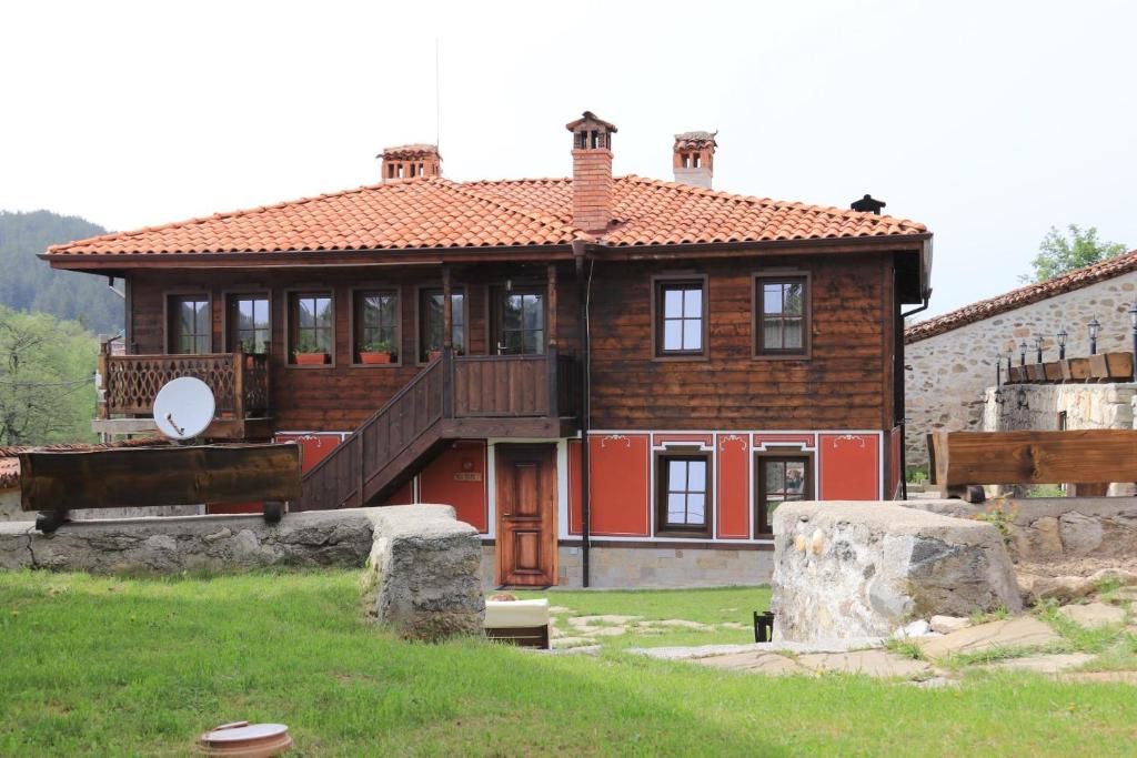 Дома для отпуска Red House Копривштица-39